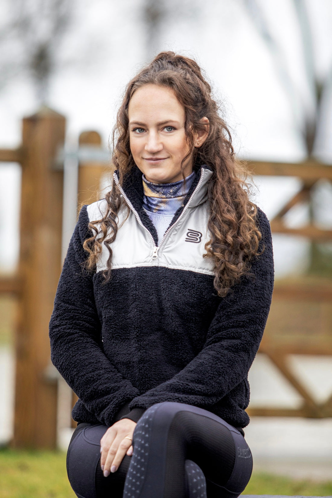 Fluffy sweater black